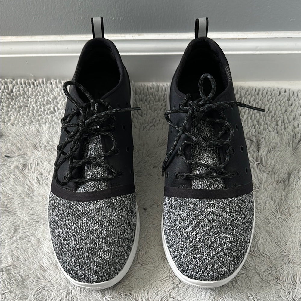 NWOT Women’s Under Armour sneakers size 10